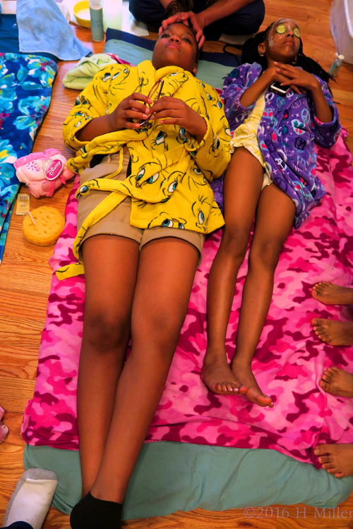 Side By Side Getting Kids Facials! Side By Side Getting Kids Facials!