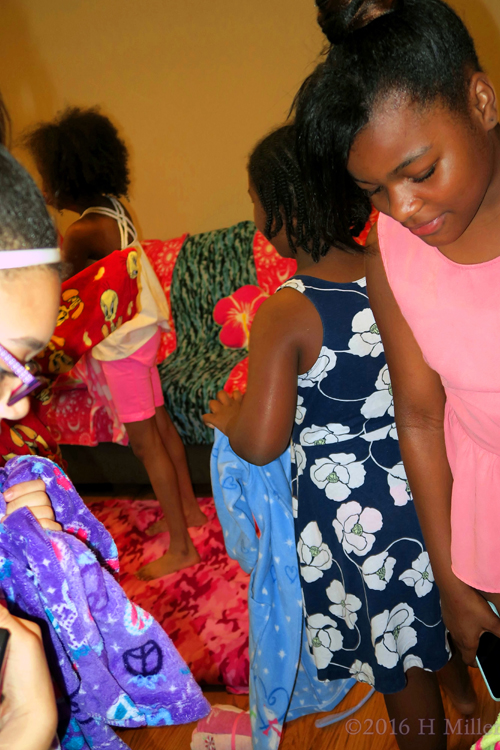 The Girls Choose Their Spa Robes! The Girls Choose Their Spa Robes!