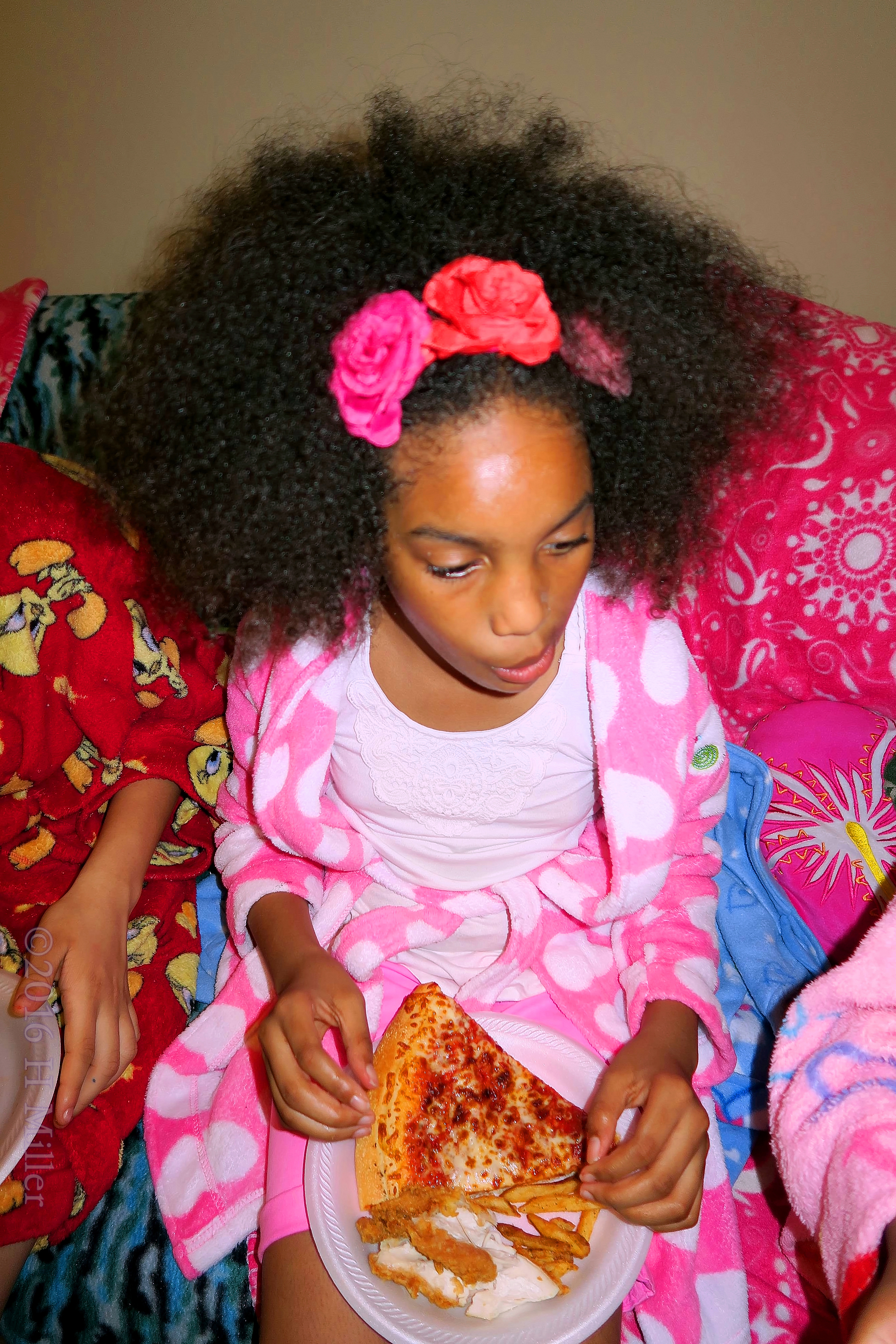 Kayla Eats Her Delicious Pizza At The Spa For Girls! Kayla Eats Her Delicious Pizza At The Spa For Girls!