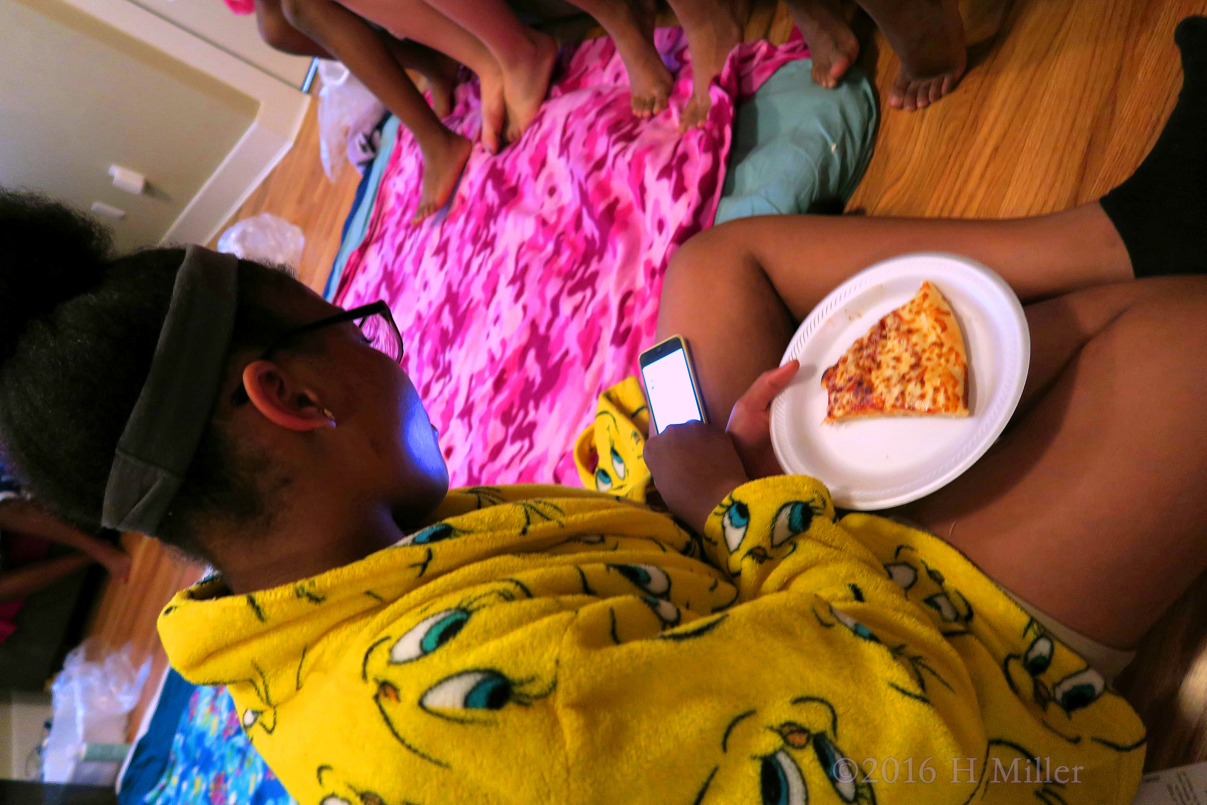 Pizza And Smartphones At The Spa For Kids! 
