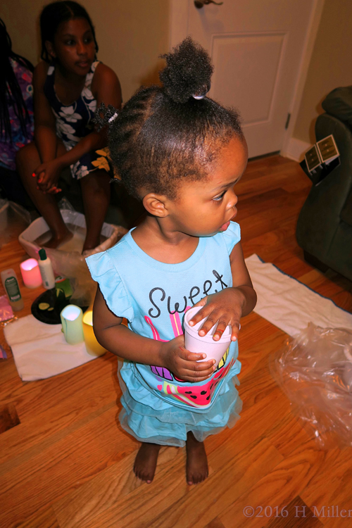 This Spa Party Guest Is Ready To Join The Fun! This Spa Party Guest Is Ready To Join The Fun!