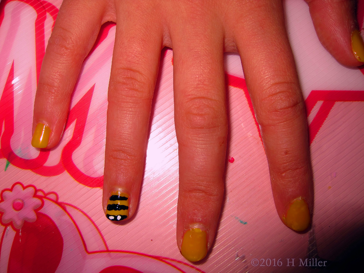 Awesome Bee Home Girls Spa Party Manicure 