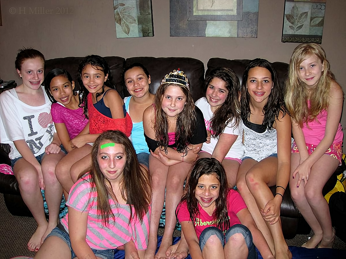 Kayla And Her Friends At Her Girls Spa Birthday Party