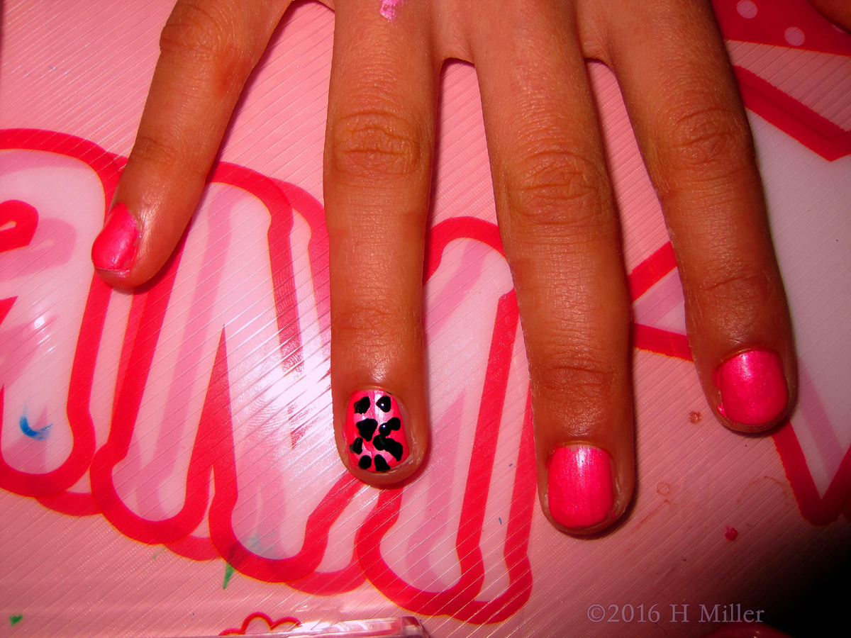 Pink And Black Polka Dot Kids Manis Are So Cute! 