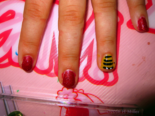 Sparkly Red And Bee Kids Spa Mani Sparkly Red And Bee Kids Spa Mani