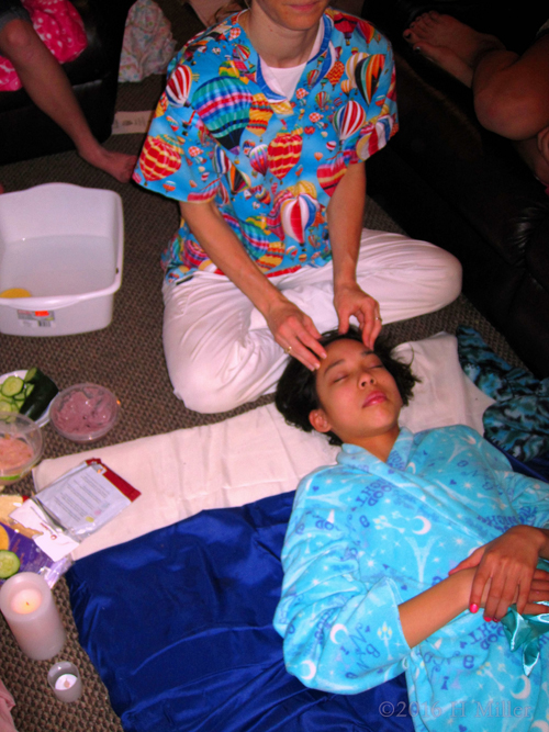 Relaxing Home Kids Spa Party Head Massage Relaxing Home Kids Spa Party Head Massage