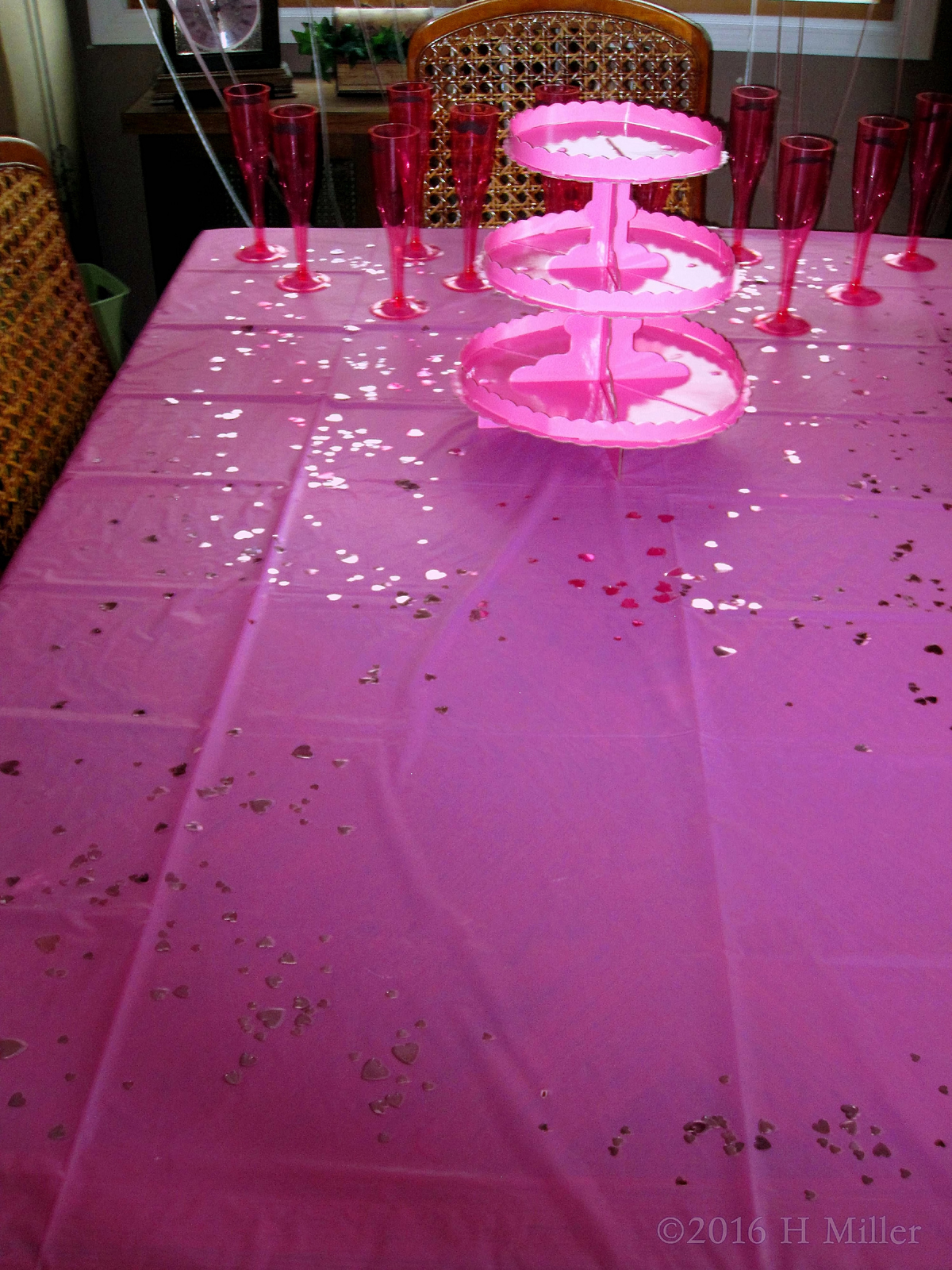 Beautiful Pink Table Cover With Golden Hearts And Glasses For The Kids Birthday Party! 1200px~9~.jpg Birthday Girl And Friends