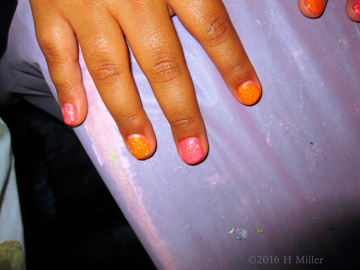 Alternating Pink And Orange Kids Manicure! 1200px~24~.jpg She Loves Her Blueberry Face Masque. 