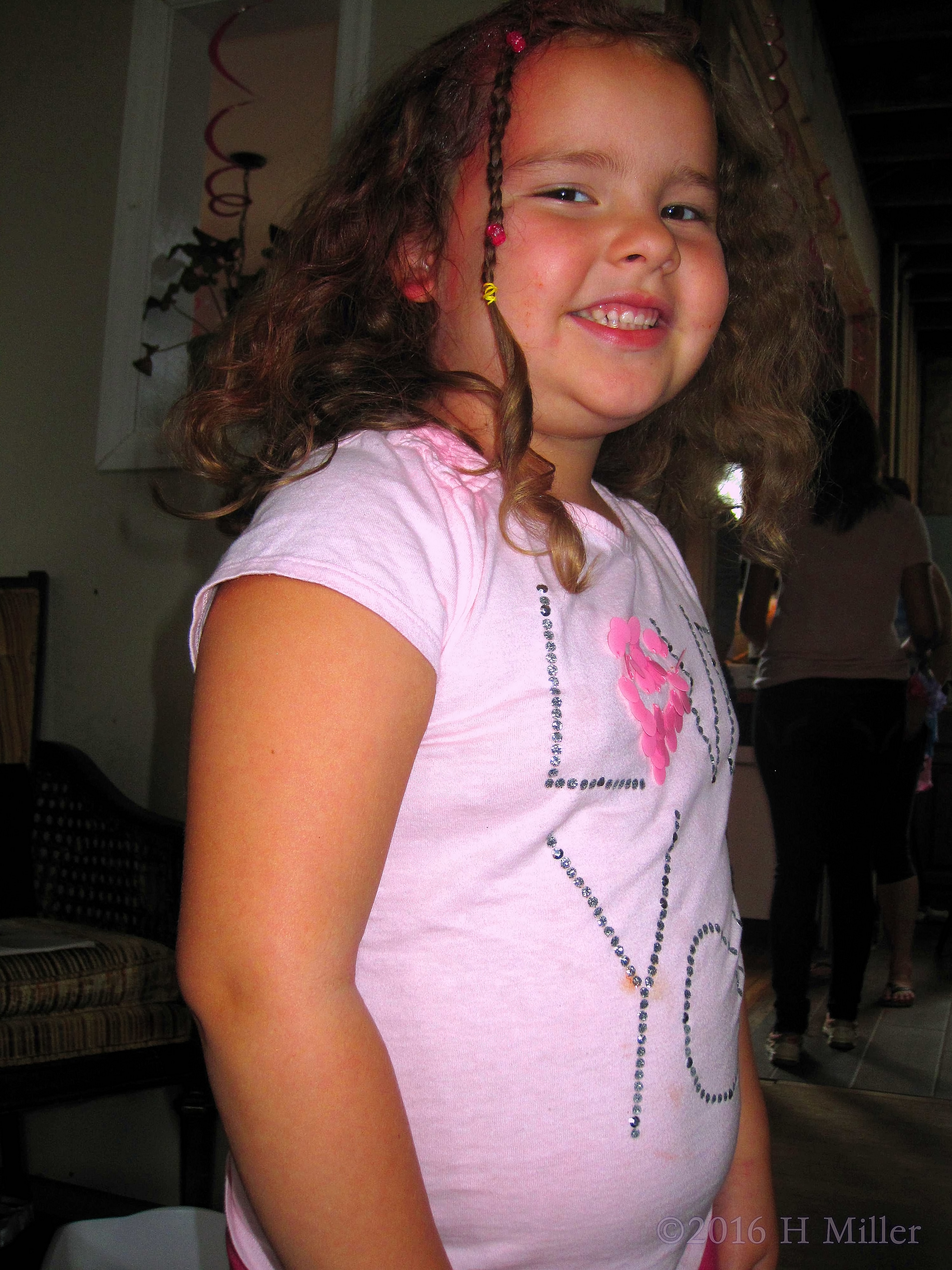 Posing With Her Cute Kids Hairstyle! Posing With Her Cute Kids Hairstyle!