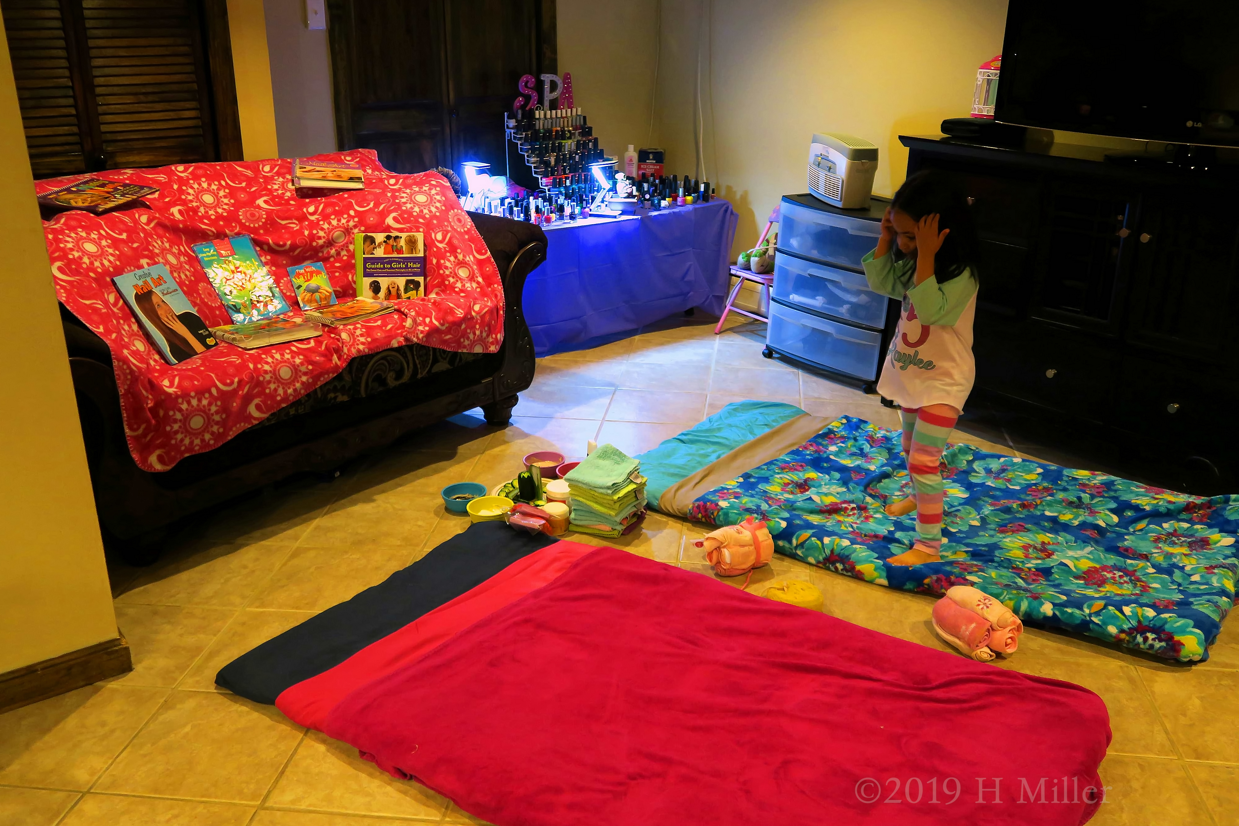 A Party Guest Excited At The Girls Spa Party 4 A Party Guest Excited At The Girls Spa Party 4