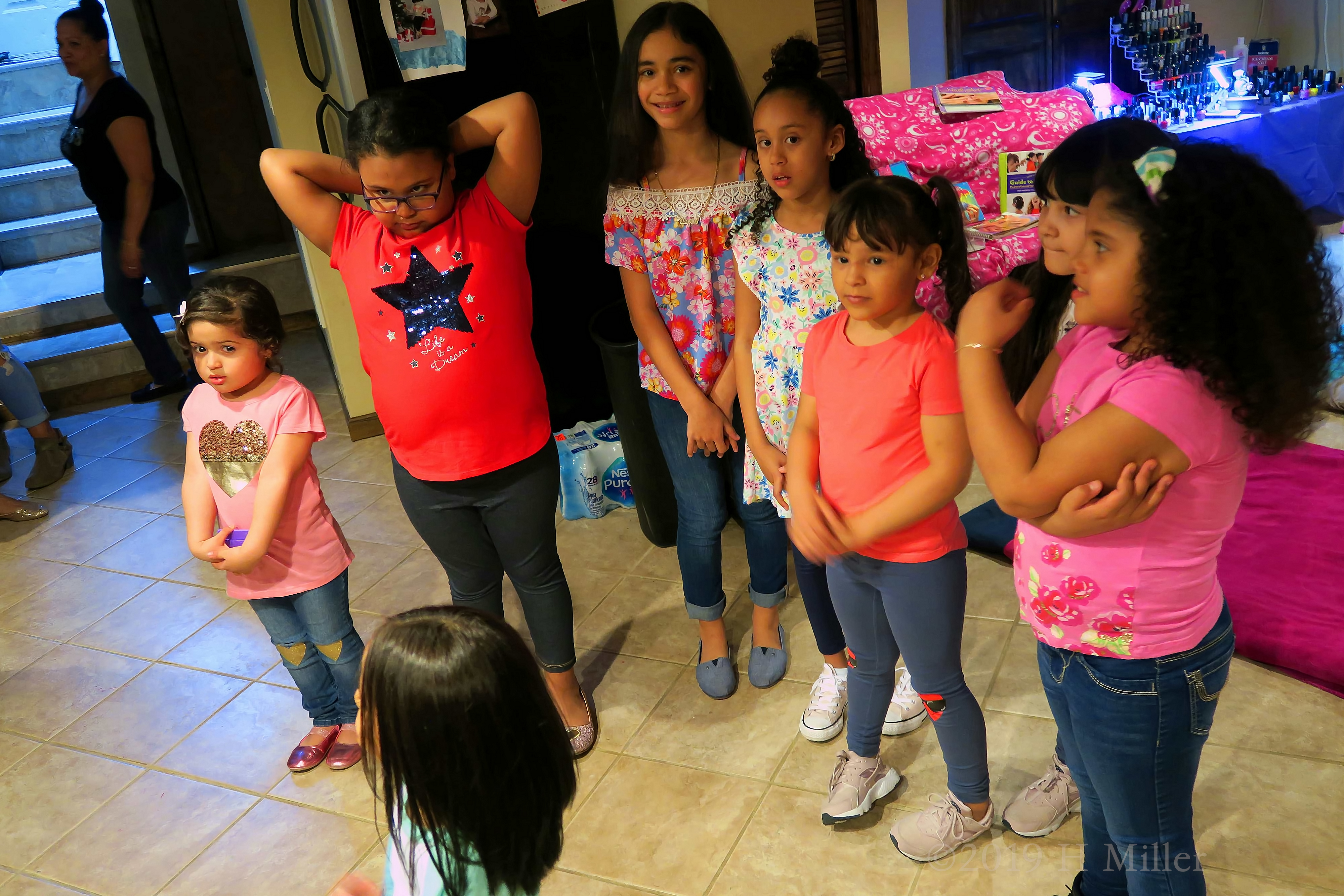 Bunch Of Party Guests Ready For The Birthday Party 4 Bunch Of Party Guests Ready For The Birthday Party 4