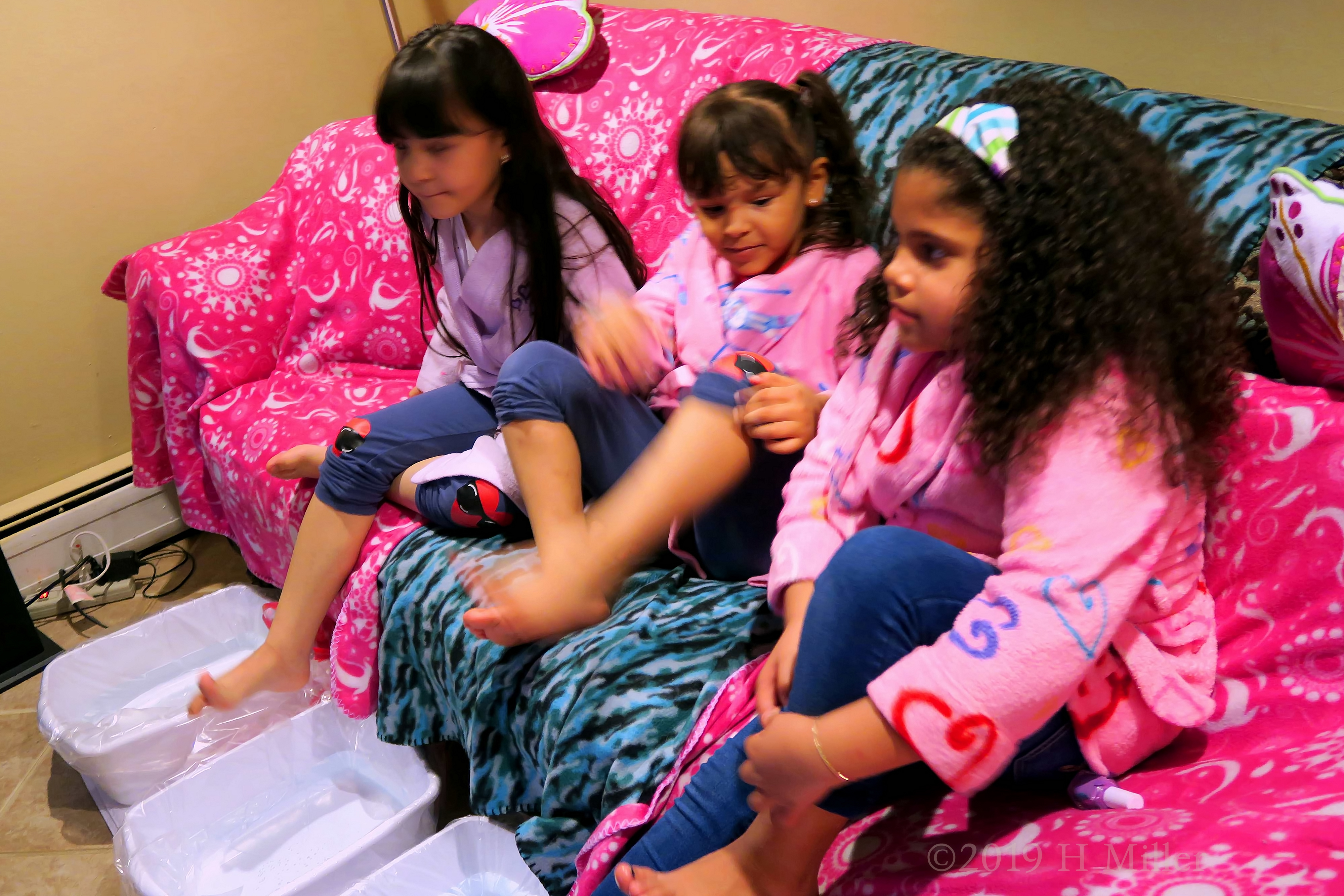 Party Guests Ready For Girls Pedicures At The Spa Themed Birthday Party 4 Party Guests Ready For Girls Pedicures At The Spa Themed Birthday Party 4