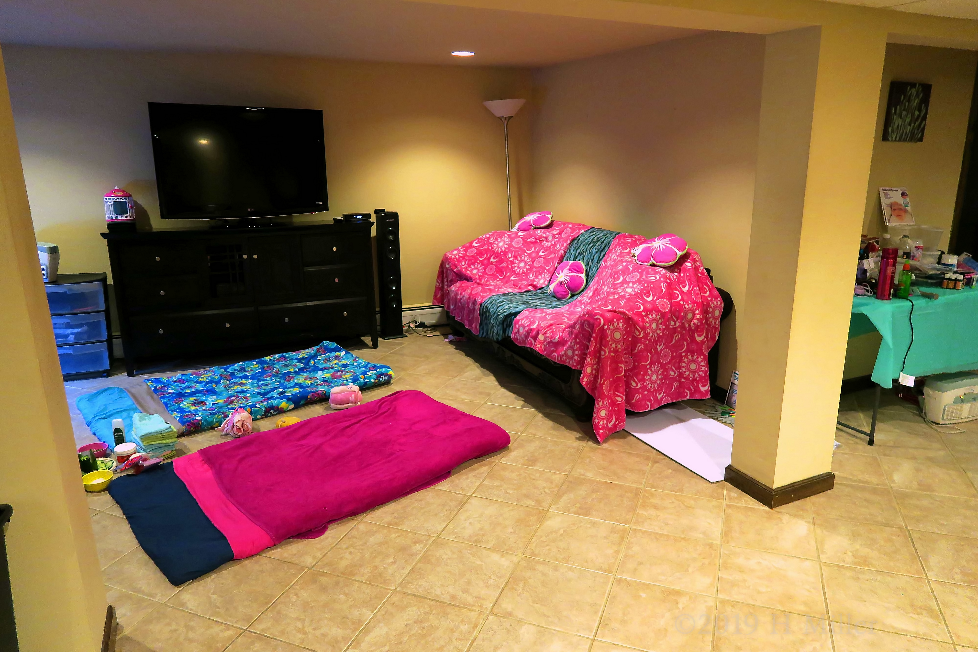 Pretty Pink Colored Spa Couches For The Girls Spa 4 Pretty Pink Colored Spa Couches For The Girls Spa 4
