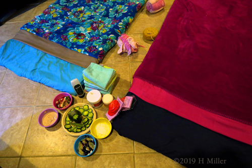 Colorful Facial Mat Arrangement For The Spa Treatments For Girls Colorful Facial Mat Arrangement For The Spa Treatments For Girls