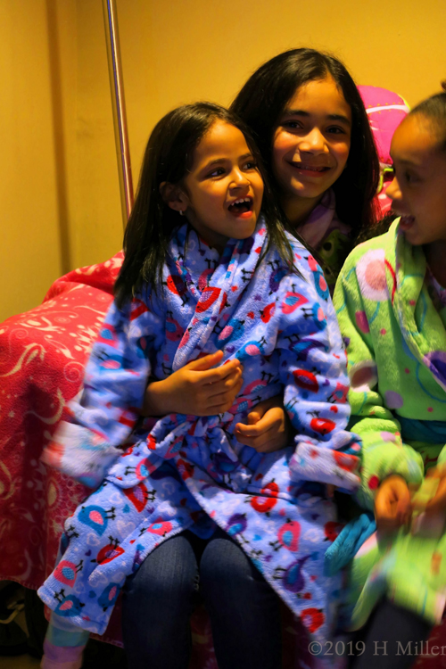 Party Guests With Beautifull Smiles And Silly Faces! Party Guests With Beautifull Smiles And Silly Faces!