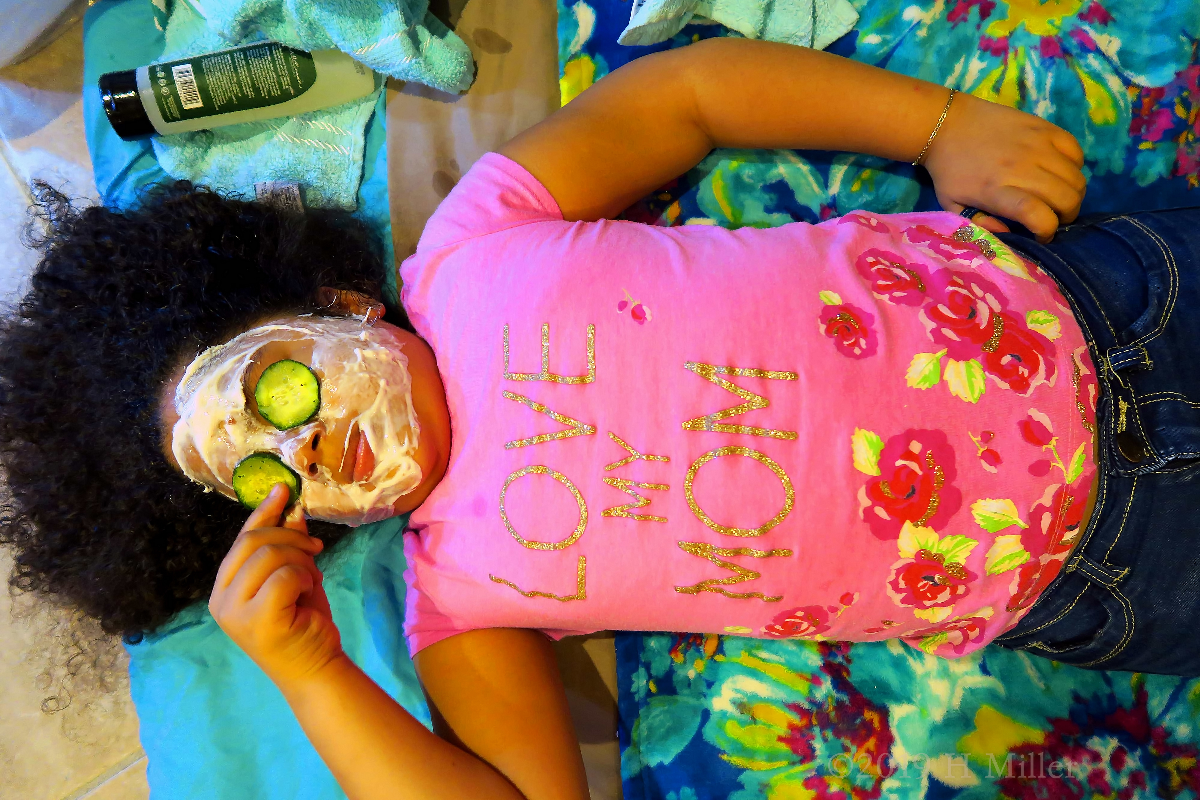 Party Guest Getting Cucumbers On The Eyes And Masque During Facials For Girls At The Spa Birthday Party 4 Party Guest Getting Cucumbers On The Eyes And Masque During Facials For Girls At The Spa Birthday Party 4