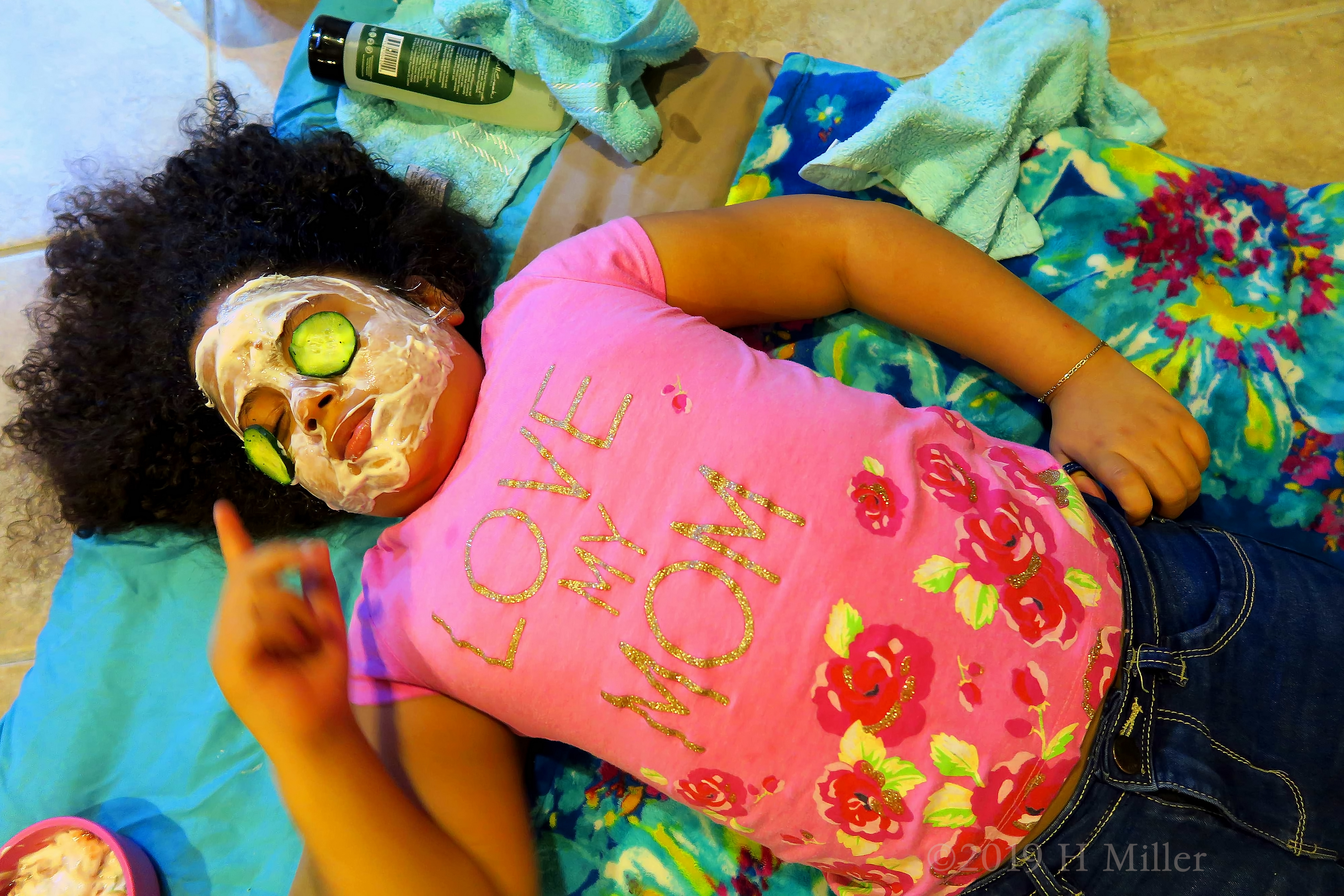 Party Guest Getting Her Kids Facial Done Lying On The Floral Blanket 4 Party Guest Getting Her Kids Facial Done Lying On The Floral Blanket 4