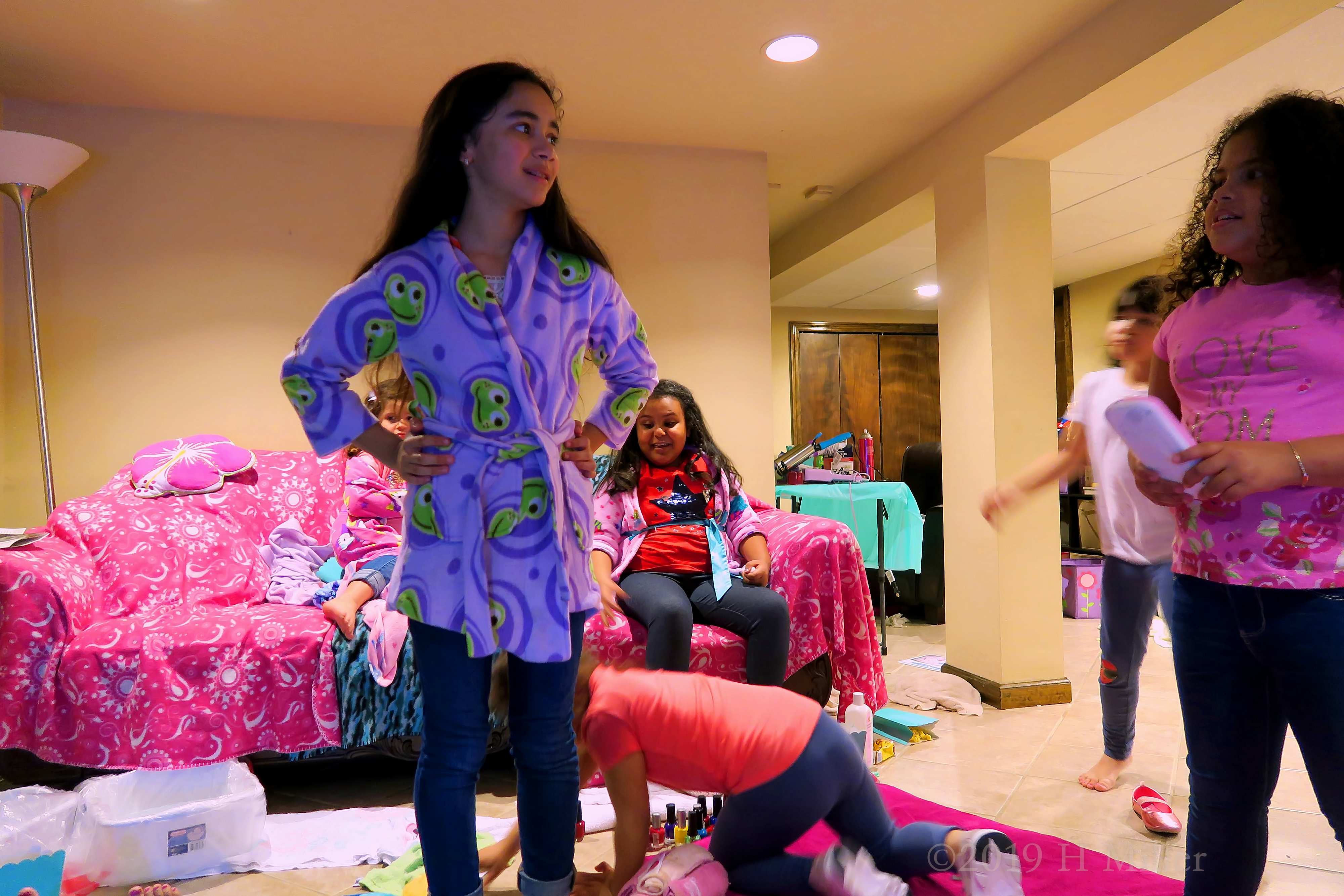 Party Guests Talking With Each Other At The Spa Birthday Party 4 Party Guests Talking With Each Other At The Spa Birthday Party 4