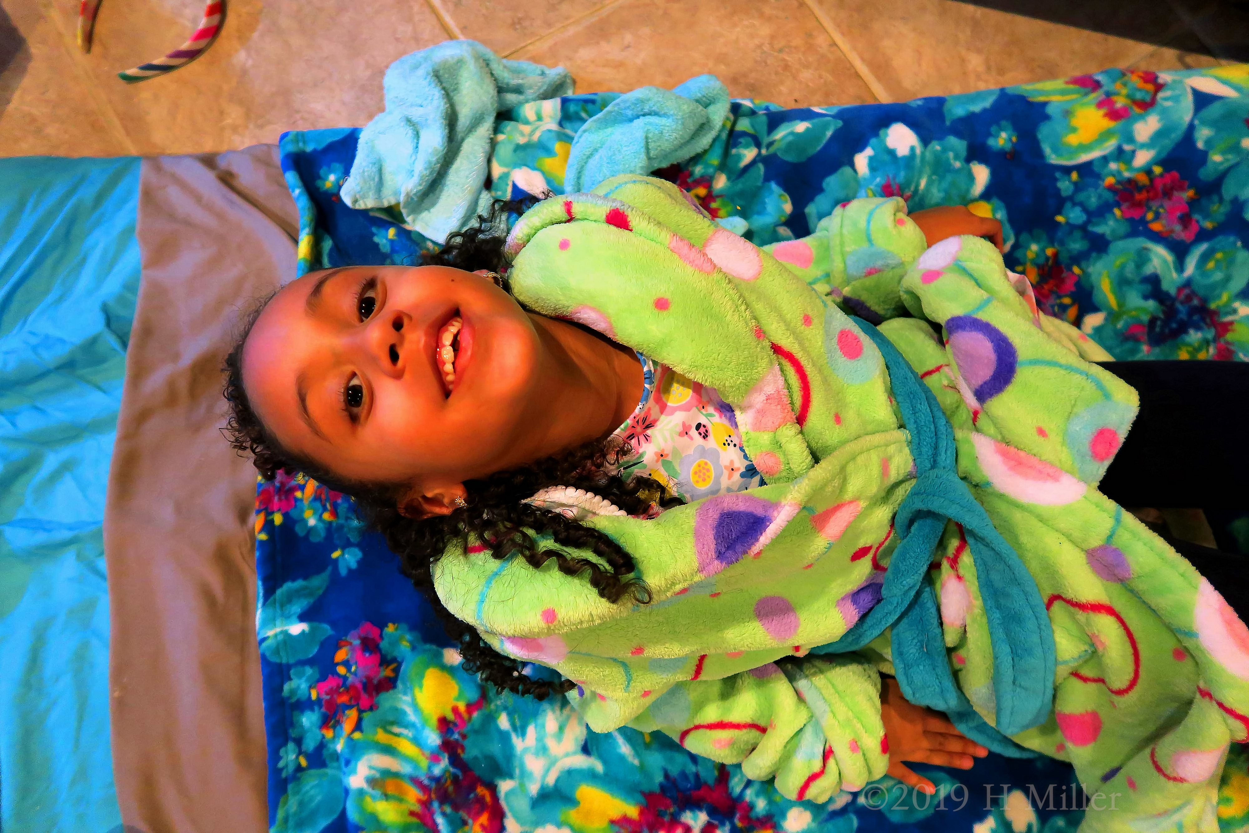 The Party Guest Posing For Her Girls Facial Picture 4 The Party Guest Posing For Her Girls Facial Picture 4