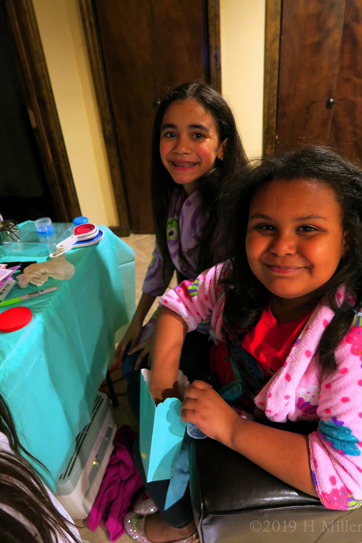 Smiling Party Guests Posing For The Camera, Getting Their Gift Bags Ready! Smiling Party Guests Posing For The Camera, Getting Their Gift Bags Ready!
