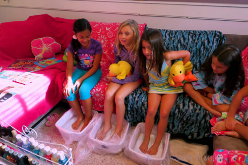 Mini Pedi Footbath Time!! Mini Pedi Footbath Time!!