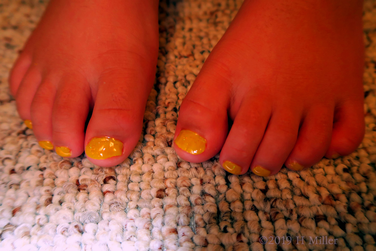 Sparkly Yellow Mini Pedi 