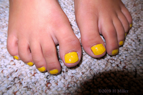 Bright Yellow Kids Pedicure Bright Yellow Kids Pedicure