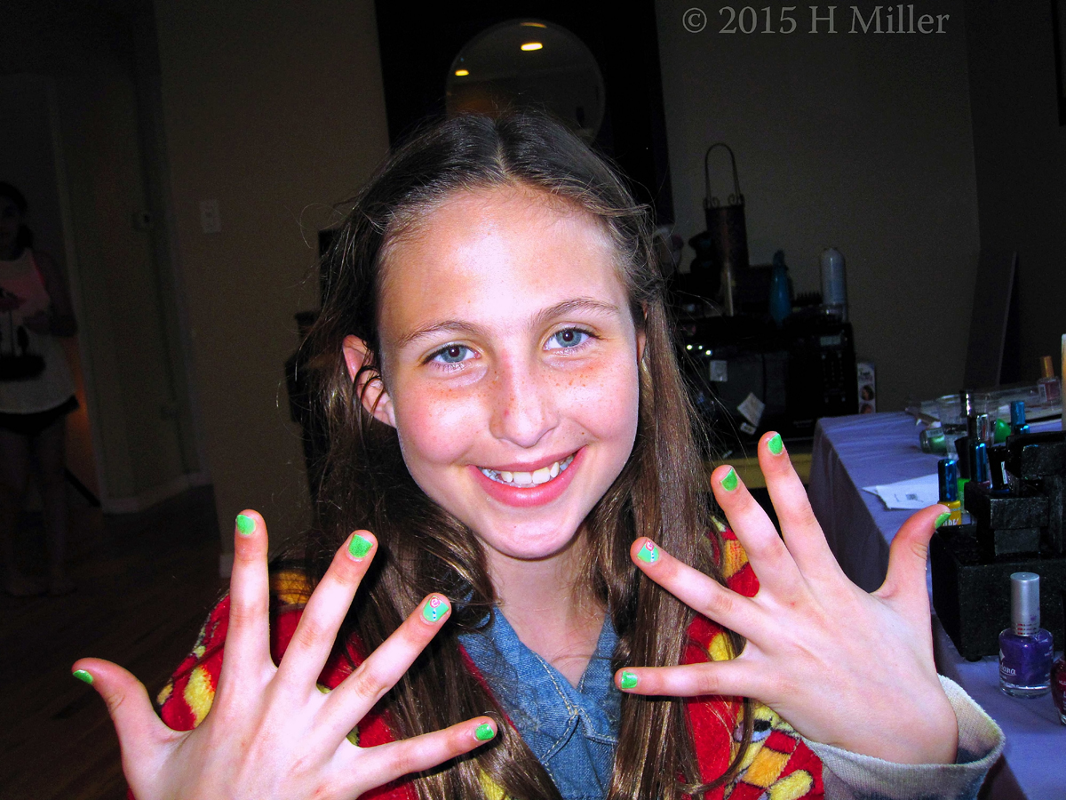 Kids Spa Nail Art! Mini Mani At Kelsey's Spa Party!!