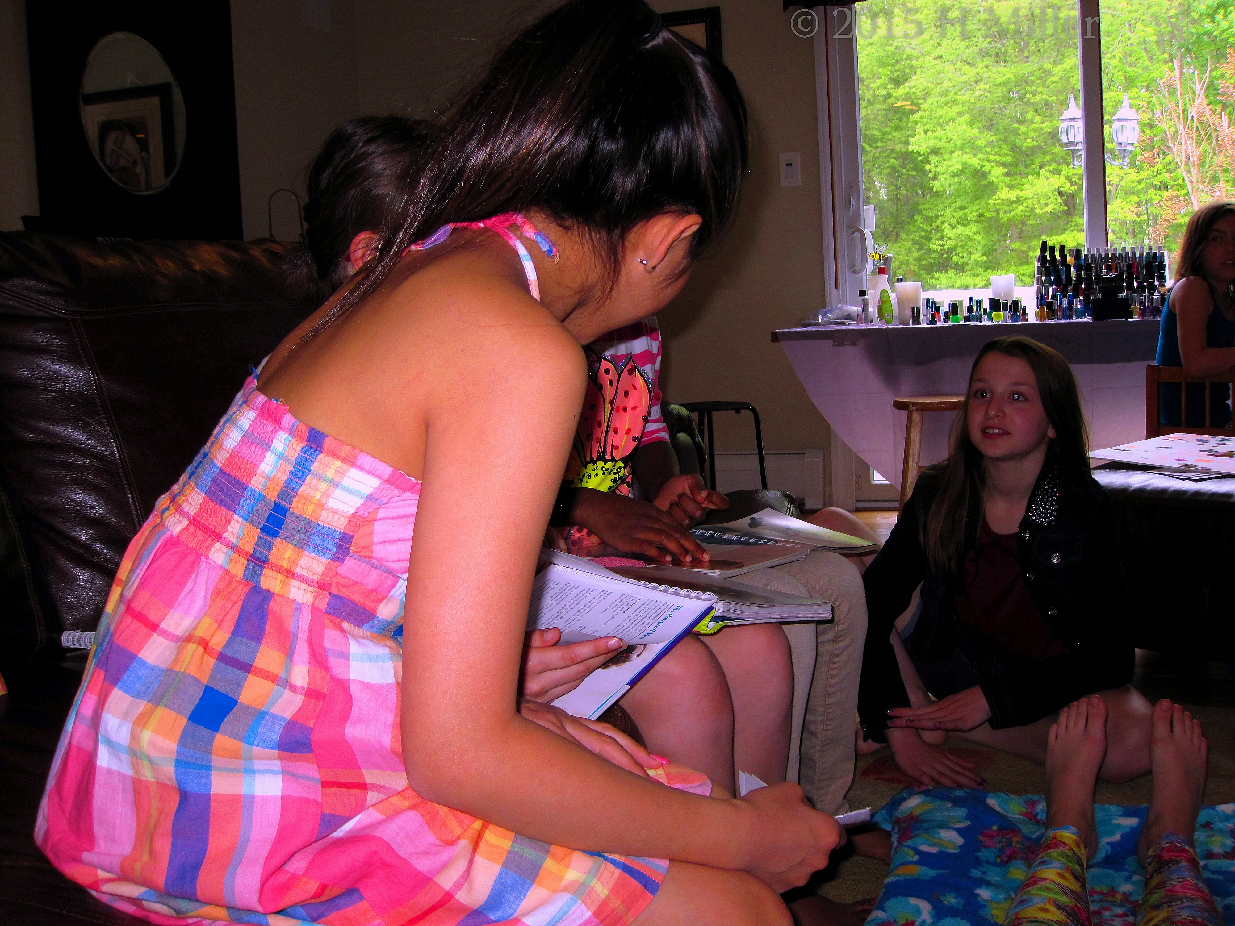 The Guests Talking About Polish Colors. The Guests Talking About Polish Colors.