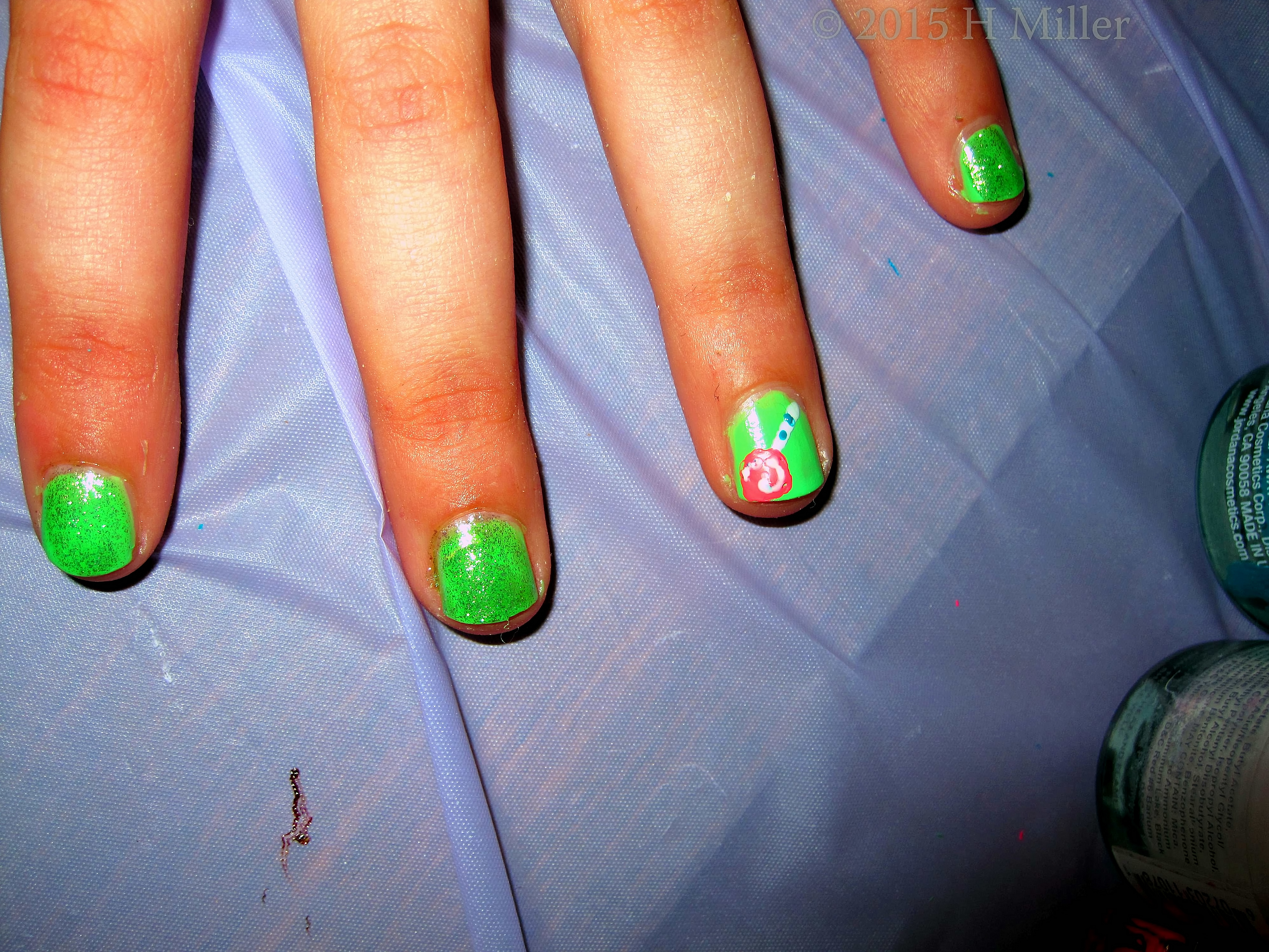Green Apple With Sparkles And Lollipop Kids Nail Art. Green Apple With Sparkles And Lollipop Kids Nail Art.
