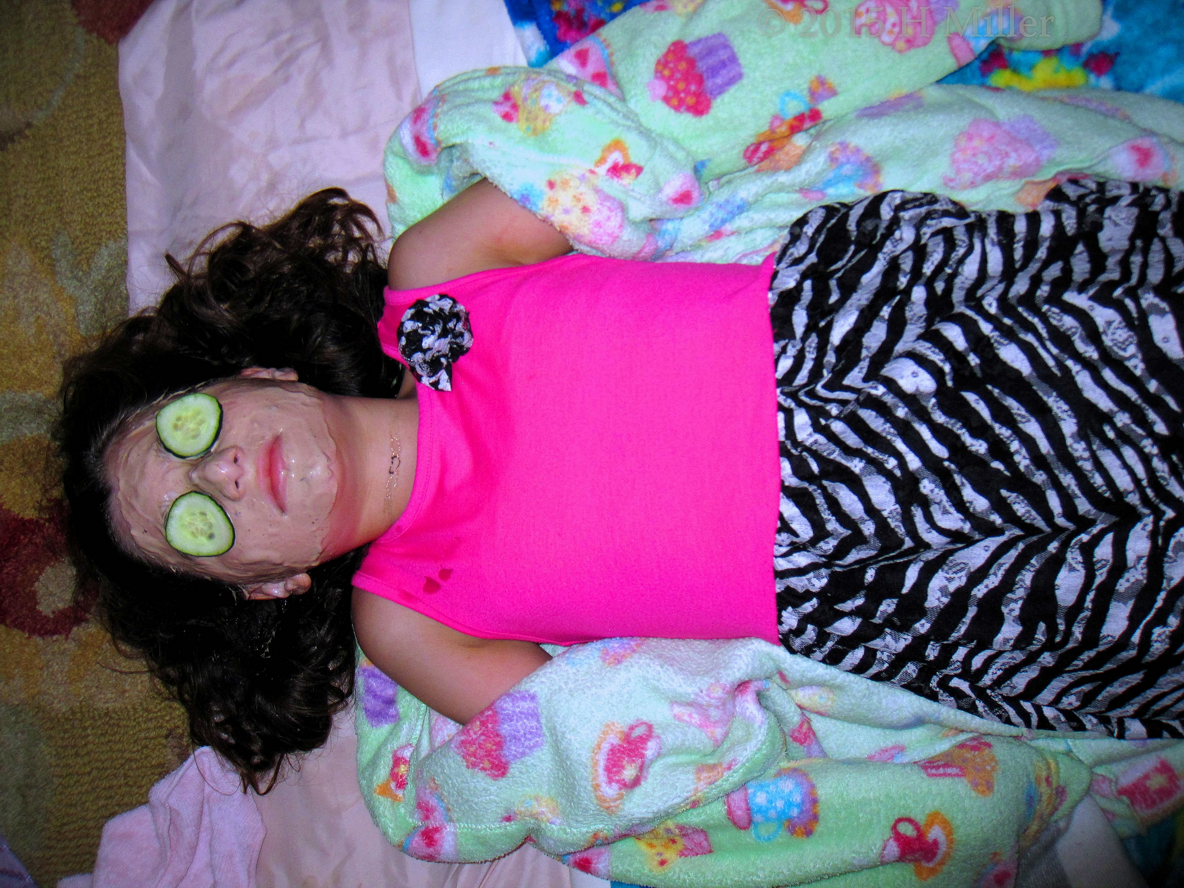 Serenity And Peace During The Kids Facial Mask. Serenity And Peace During The Kids Facial Mask.