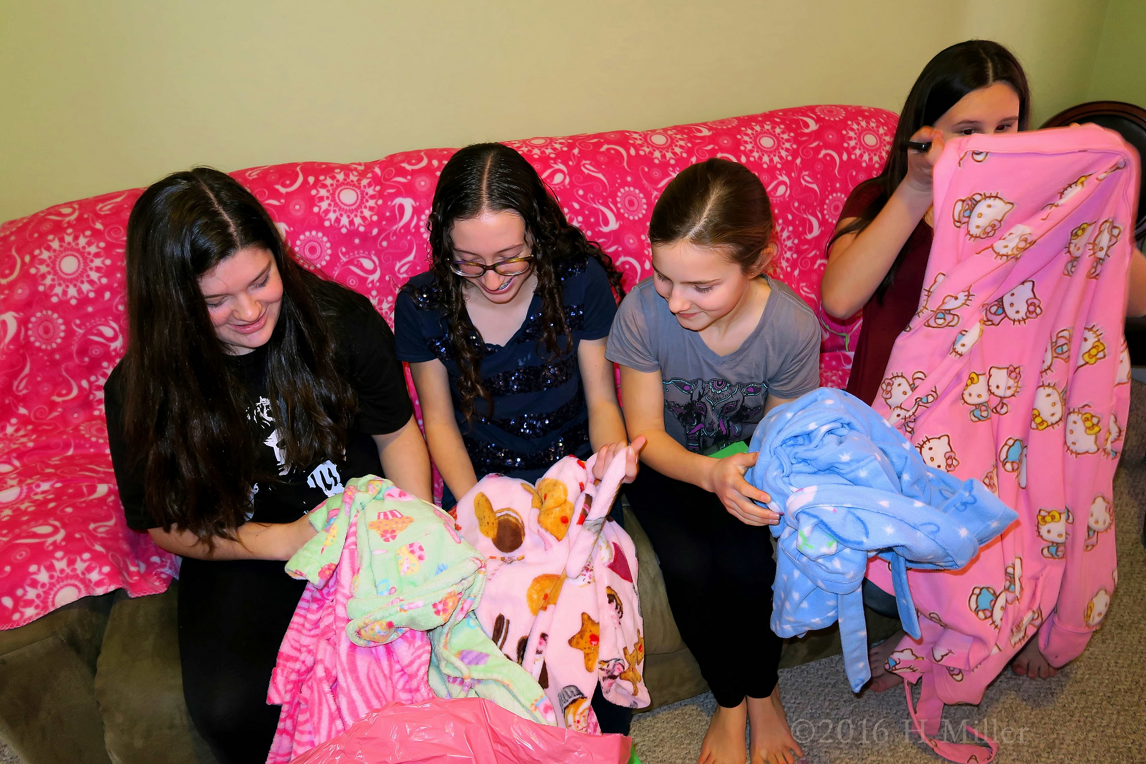 Choosing Kids Robes For The Party! Choosing Kids Robes For The Party!