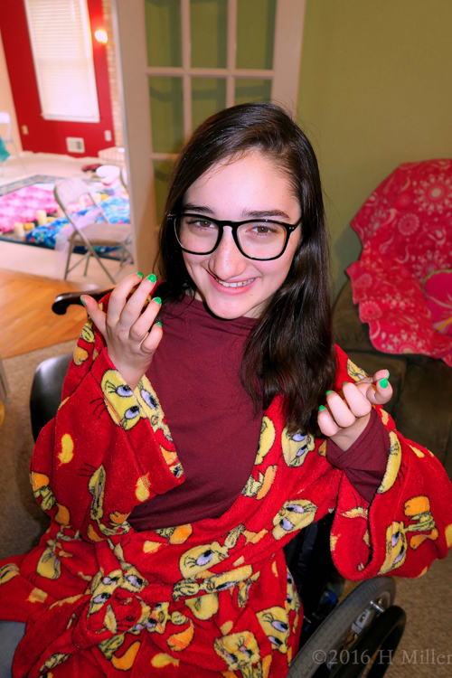 Giggling With Her Green Kids Mani Giggling With Her Green Kids Mani