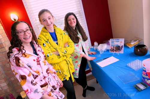 Happy To Make Kids Crafts Like Lip Balm! Happy To Make Kids Crafts Like Lip Balm!