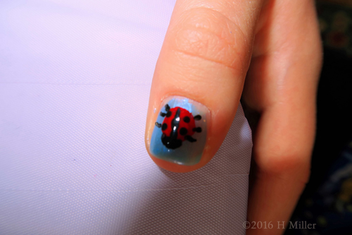 She Has BUGS On Her Nails! She Has BUGS On Her Nails!