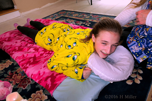 She Looks Very Serene After Her Kids Massage She Looks Very Serene After Her Kids Massage