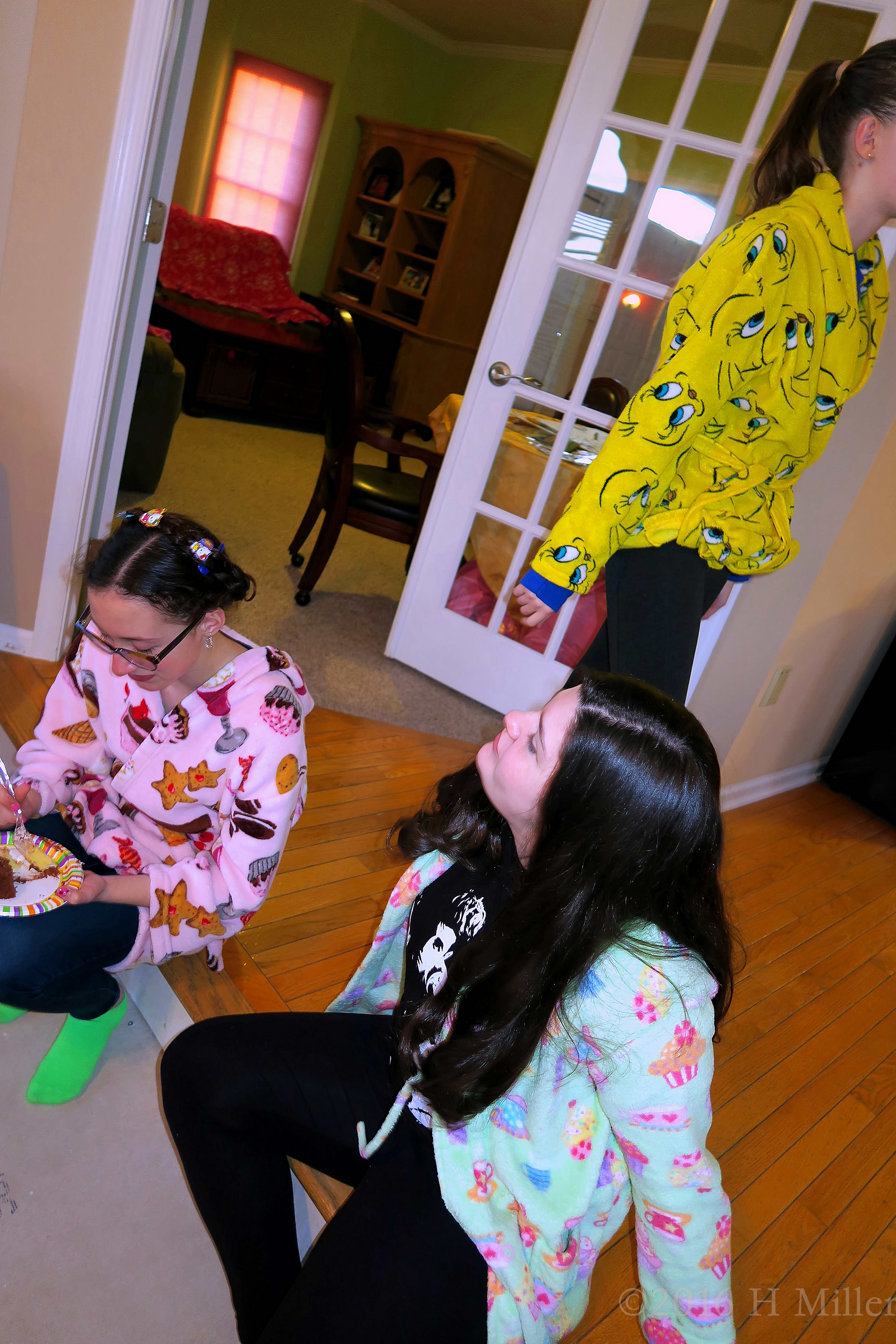 Heading Back To The Kids Spa While Kimmy Finishes Her Cake Heading Back To The Kids Spa While Kimmy Finishes Her Cake