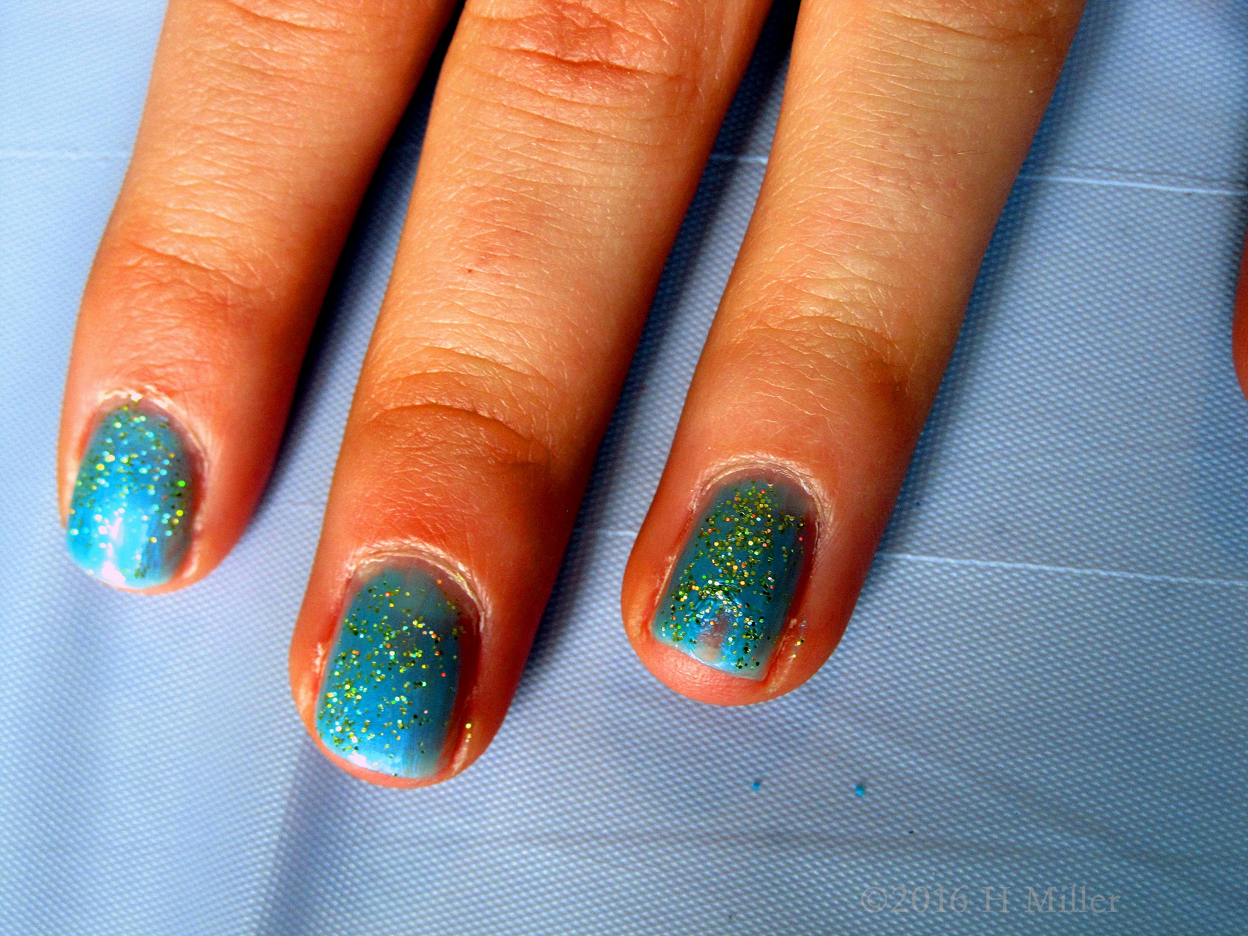 Shiny And Sparkly Perwinkle Mini Mani 4 Shiny And Sparkly Perwinkle Mini Mani 4