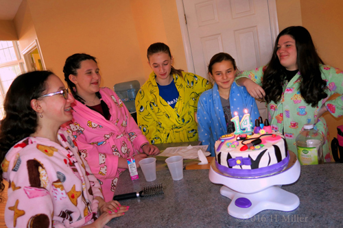 Everyone Wants Some Kids Spa Birthday Cake!