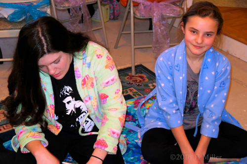 Hanging Around On Her Phone After Her Kids Mani. Hanging Around On Her Phone After Her Kids Mani.