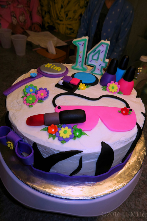 Kimmy's Adorable Spa Birthday Cake