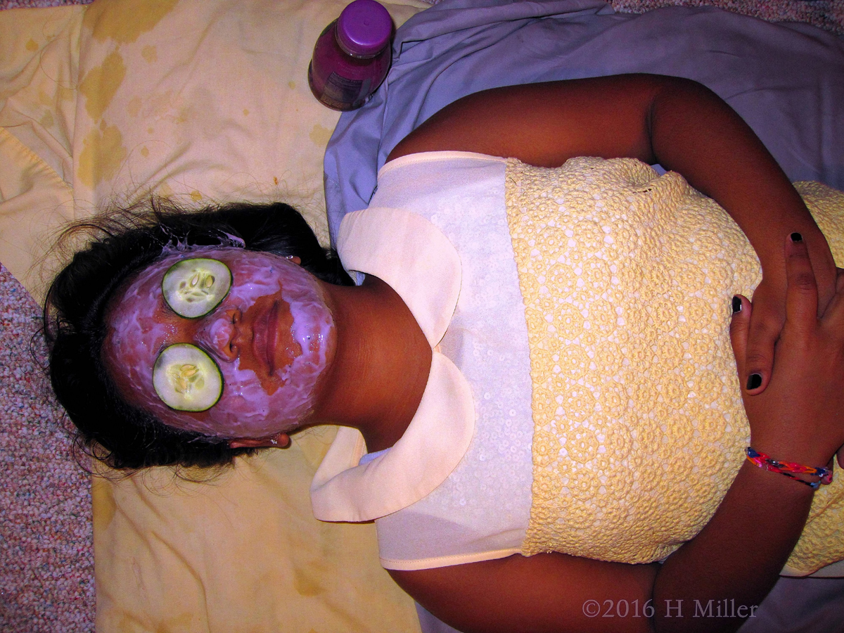 Relaxing In A Homemade Blueberry Face Mask 