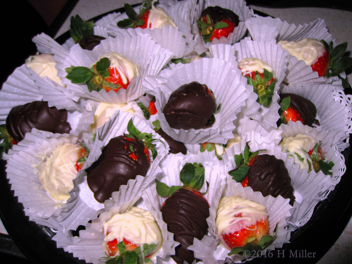 Delicious Chocolate Covered Strawberries 