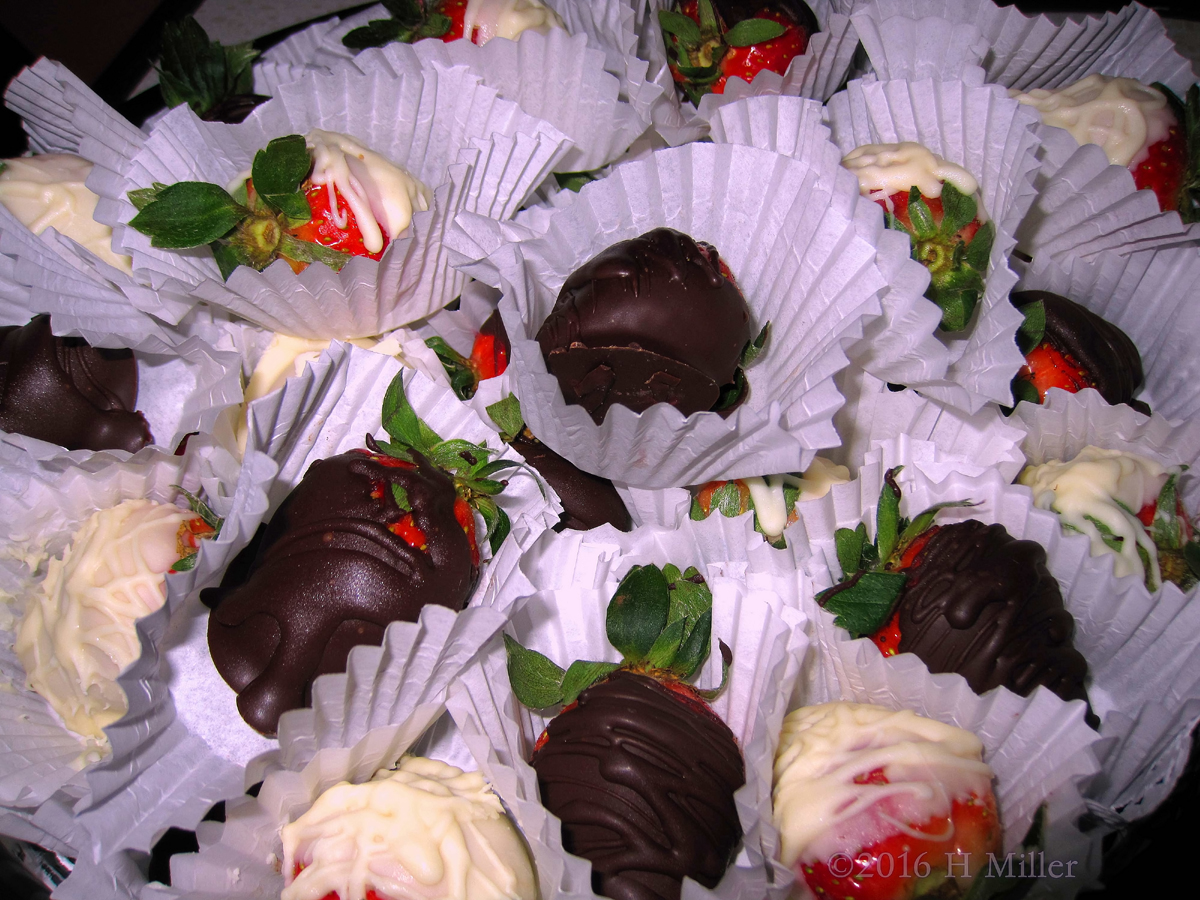 Yummy Chocolate Covered Strawberry Snacks 