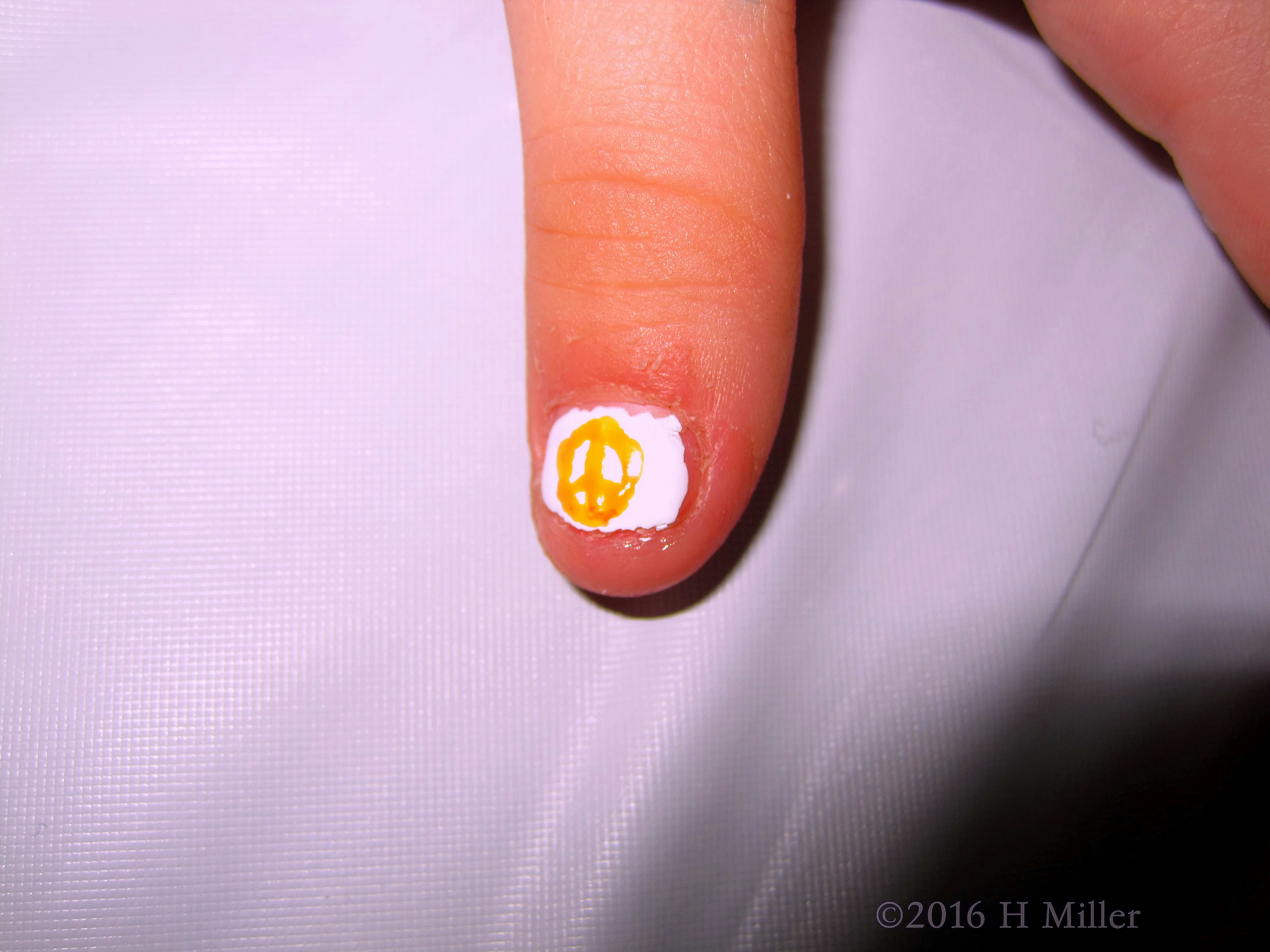 Cool Yellow Peace Sign Mini Mani Cool Yellow Peace Sign Mini Mani