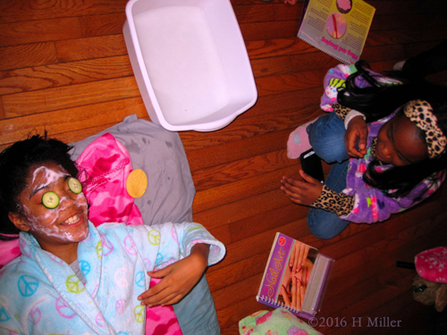 Facials With Friends Are So Much Fun! Facials With Friends Are So Much Fun!