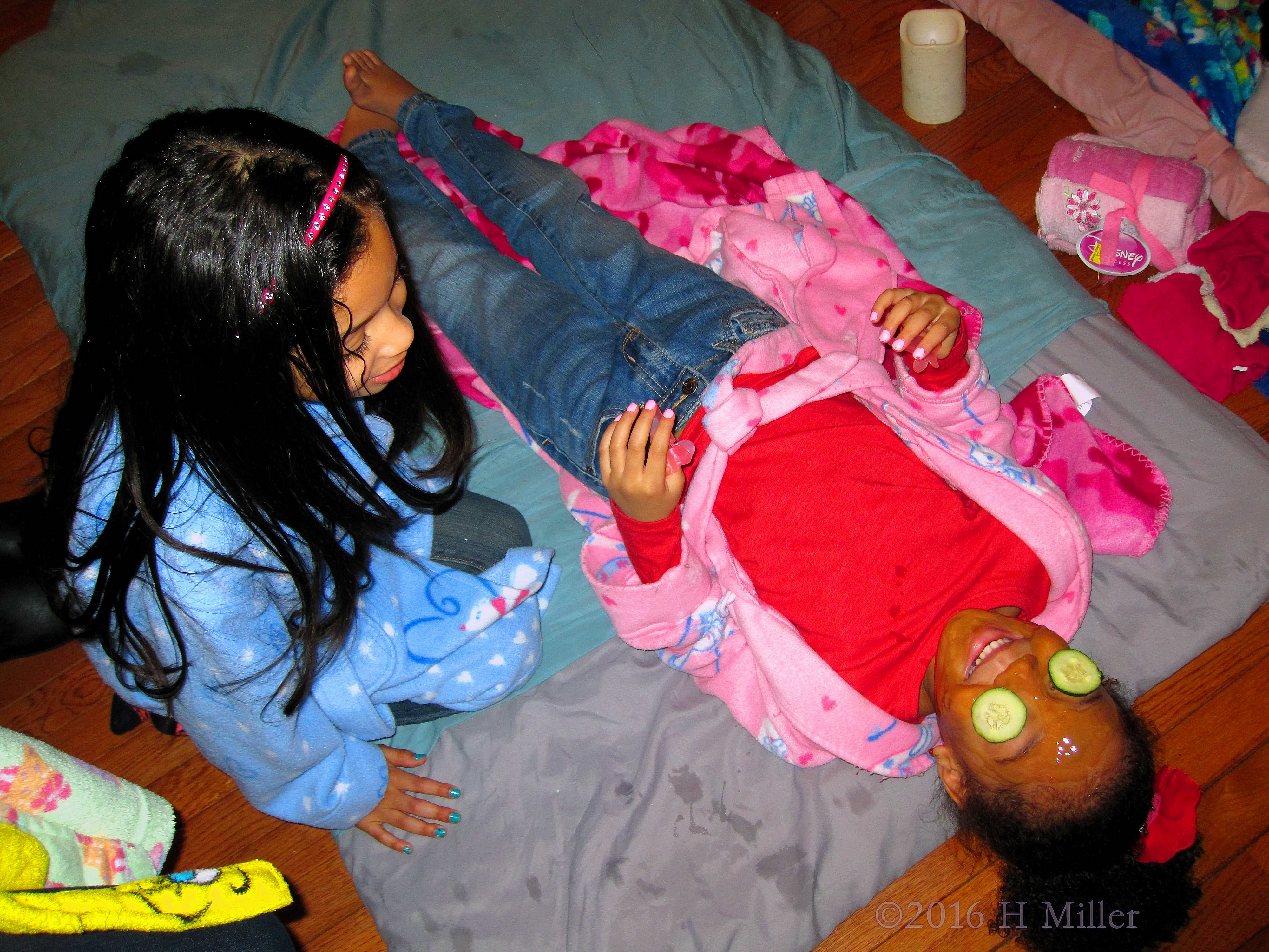 Hanging Out With Friends During Facials Hanging Out With Friends During Facials