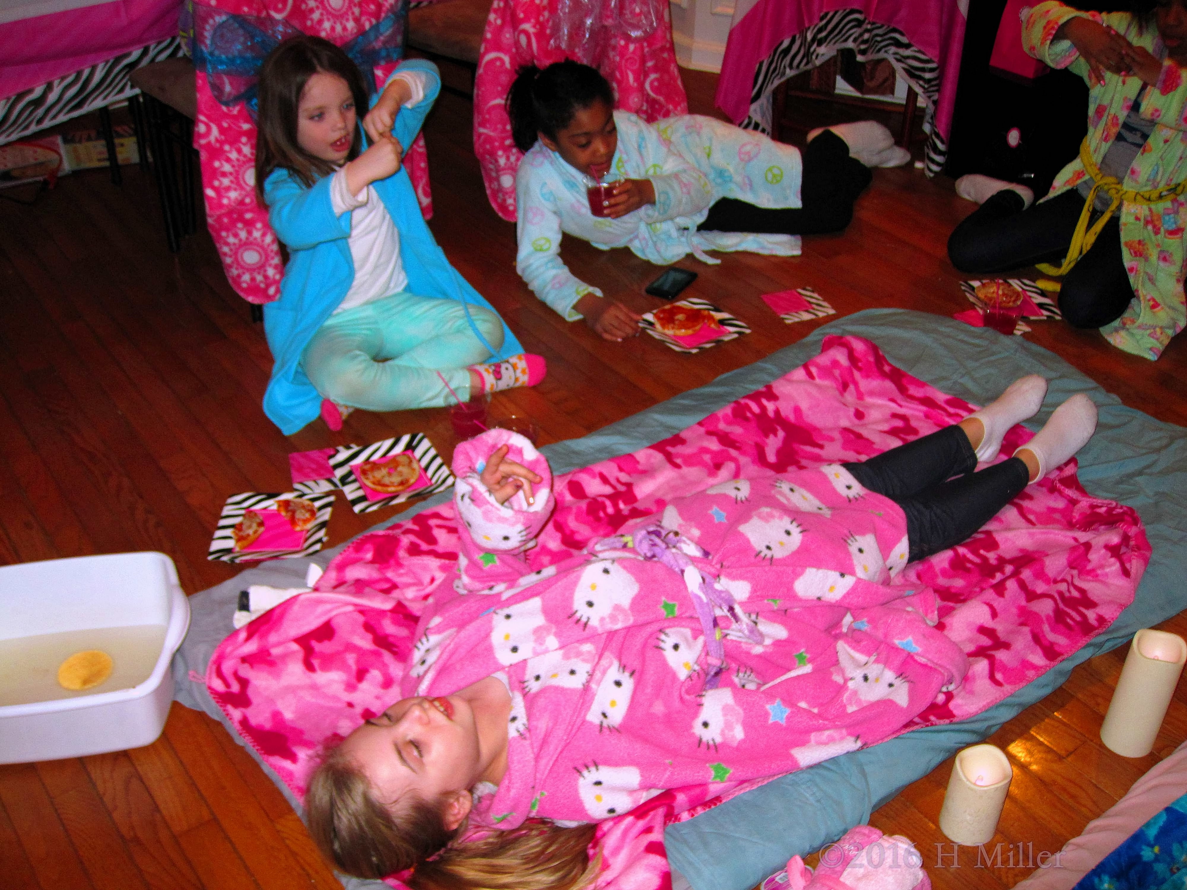 Relaxing In The Facial And Massage Area During Dinner Relaxing In The Facial And Massage Area During Dinner