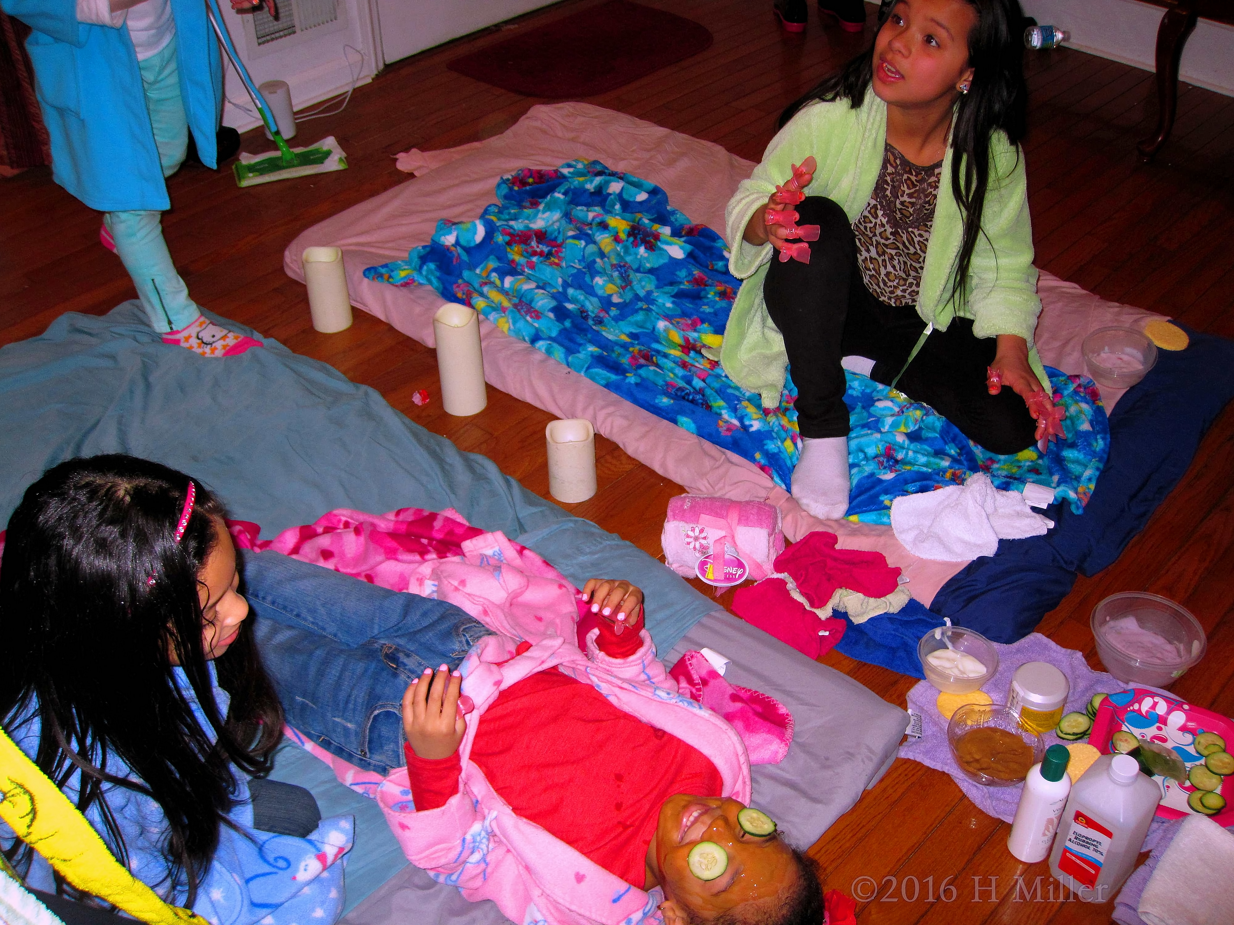 Talking With Friends During Facials Talking With Friends During Facials