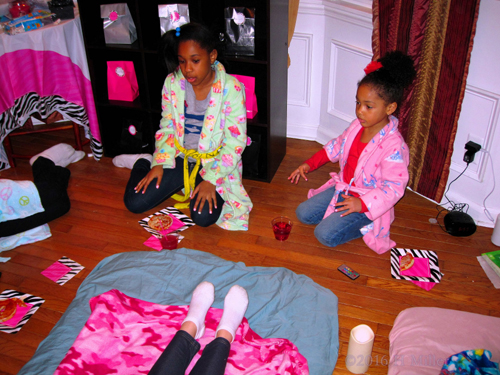 Dinnertime In The Facial And Massage Area Dinnertime In The Facial And Massage Area
